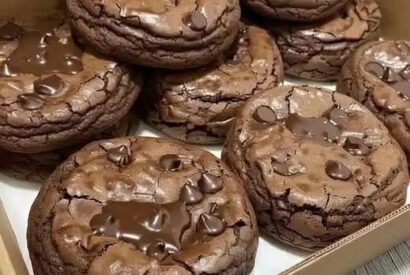 Thumbnail for Chocolate Lava Cookies Recipe